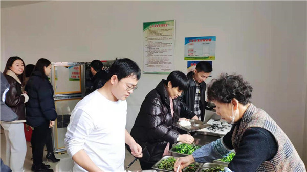 市古鎮(zhèn)投資公司：掀起“厲行節(jié)約，抵制餐飲浪費(fèi)”新風(fēng)尚