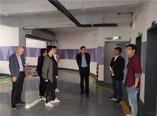 許虎帶隊(duì)至市古鎮(zhèn)投資公司停車場項(xiàng)目開展“為民辦實(shí)事”民生工程建設(shè)專題調(diào)研