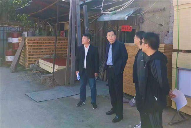 許虎帶隊(duì)至市古鎮(zhèn)投資公司停車場項(xiàng)目開展“為民辦實(shí)事”民生工程建設(shè)專題調(diào)研