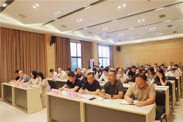 市古鎮(zhèn)投資公司召開學(xué)習(xí)貫徹習(xí)近平新時(shí)代中國(guó)特色社會(huì)主義思想主題教育動(dòng)員部署會(huì)