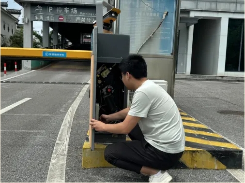 不懼高溫 “熱”力十足！致敬高溫下堅(jiān)守崗位的古鎮(zhèn)工作者（一）