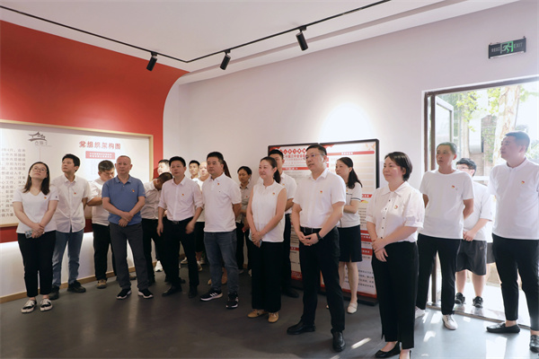市古鎮(zhèn)投資公司黨委開展“黨建引領新征程，古鎮(zhèn)同心再出發(fā)”活動
