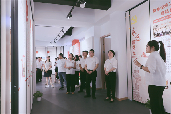 市古鎮(zhèn)投資公司黨委開展“黨建引領新征程，古鎮(zhèn)同心再出發(fā)”活動